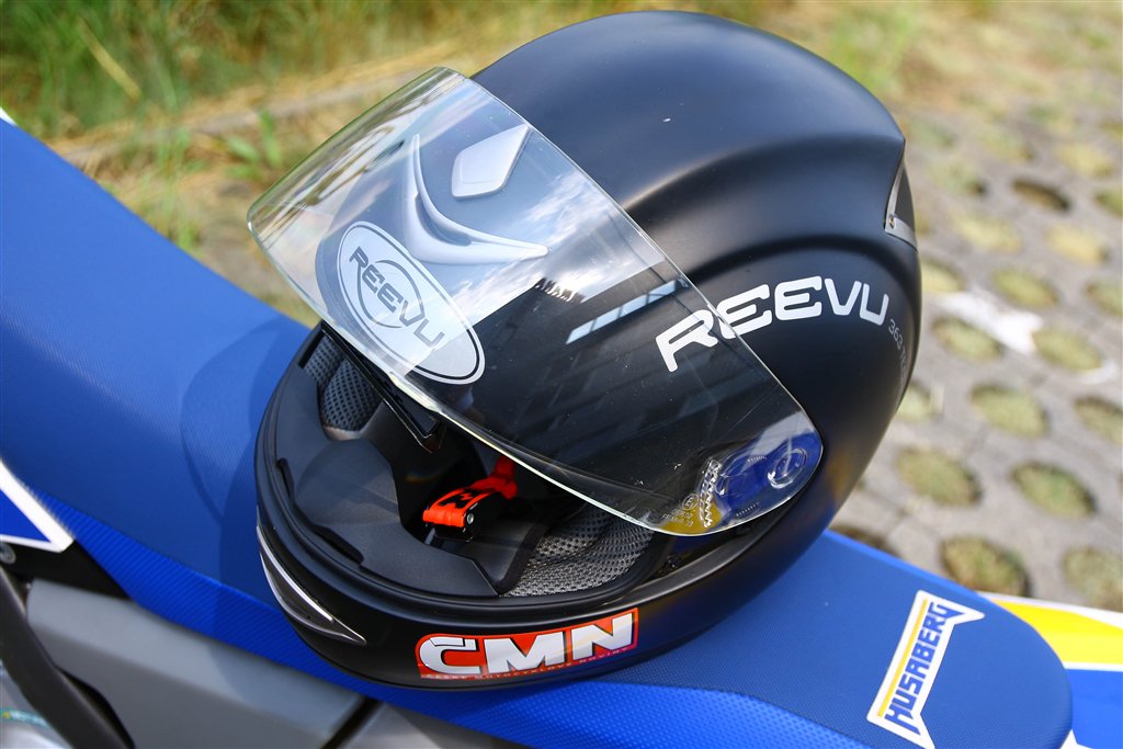 Pravá motorkářská zrcadlovka