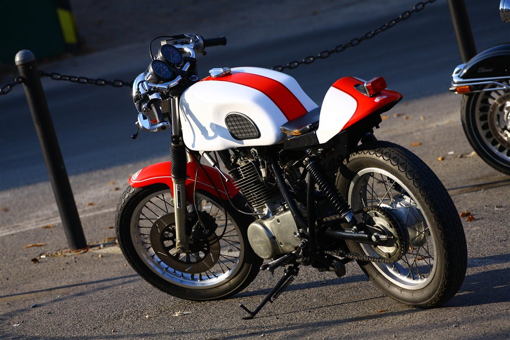 Extrémní café racer