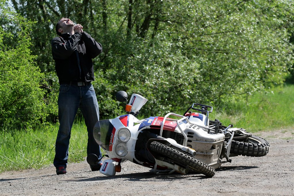 Jak zvednout motorku s noblesou