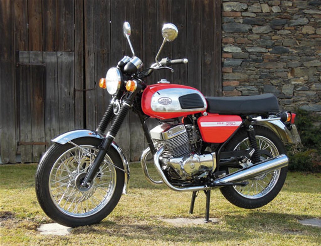 Jawa 250 Four rozšiřuje retro kolekci